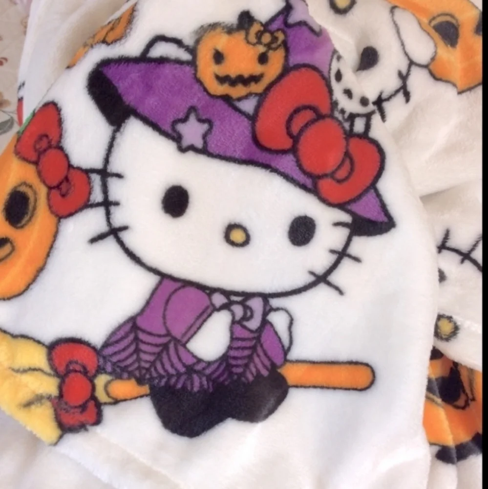 Hello Kitty Blanket HTF 🍬 🎃